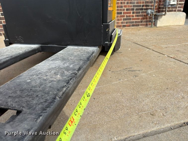 image for item FU4820 2010 Yale MPE060LFN24T2748 pallet jack