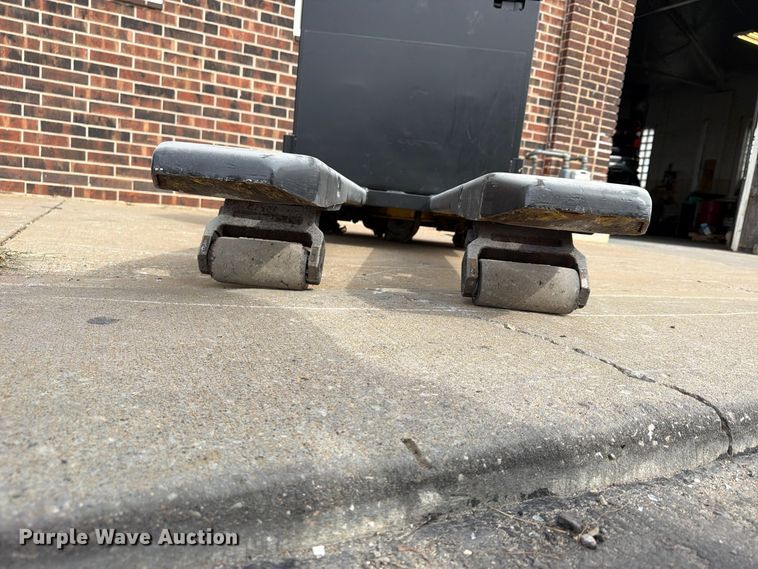 image for item FU4820 2010 Yale MPE060LFN24T2748 pallet jack