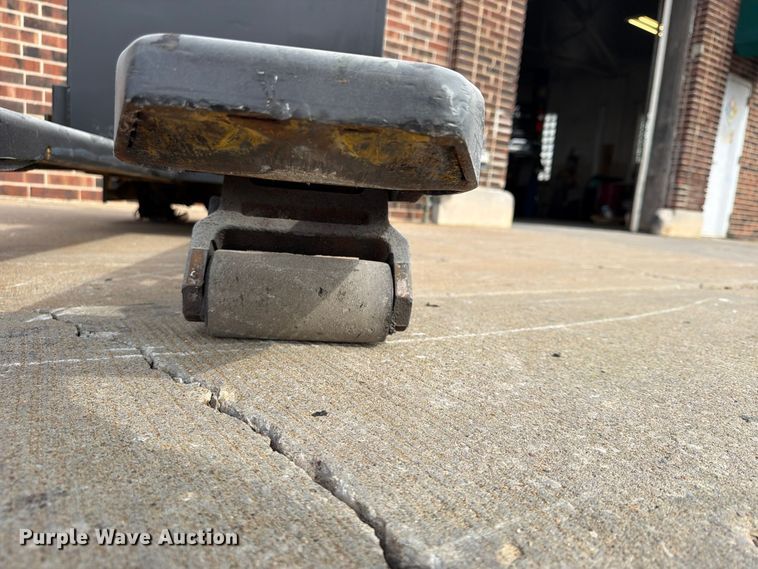 image for item FU4820 2010 Yale MPE060LFN24T2748 pallet jack