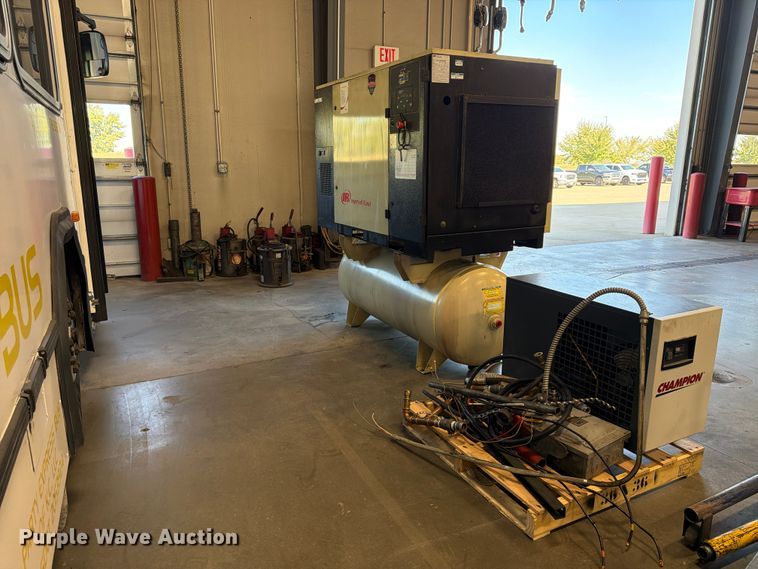 image for item FU4821 Ingersoll Rand UP6-25-200 air compressor