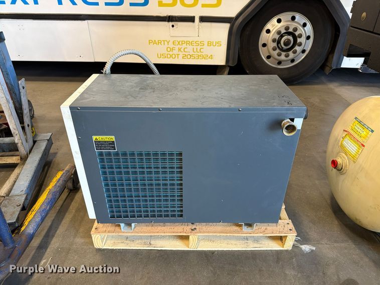 image for item FU4821 Ingersoll Rand UP6-25-200 air compressor