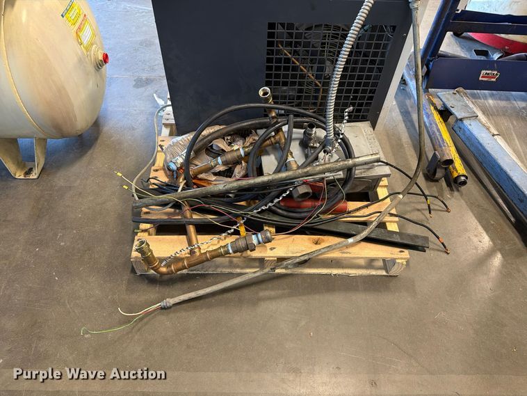 image for item FU4821 Ingersoll Rand UP6-25-200 air compressor