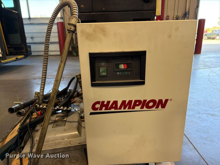 image for item FU4821 Ingersoll Rand UP6-25-200 air compressor