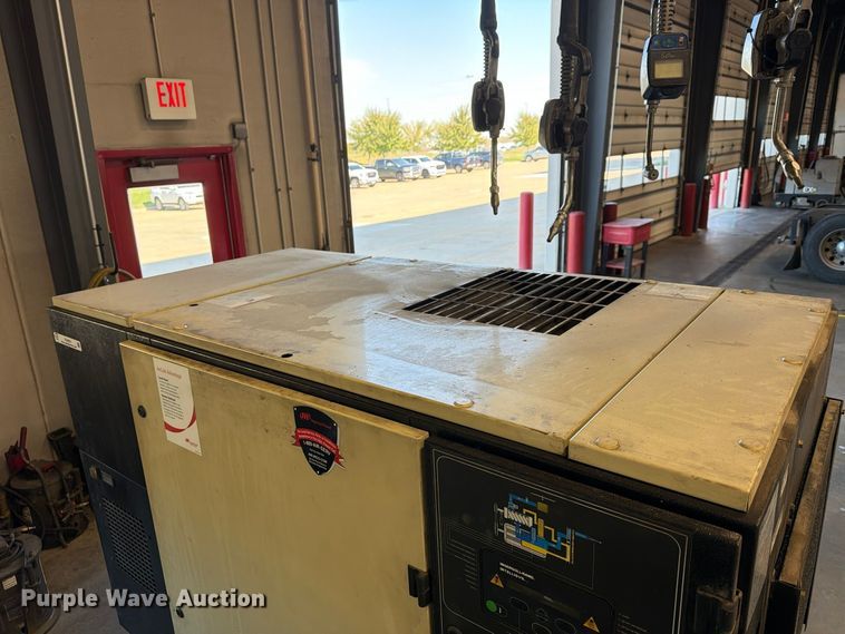 image for item FU4821 Ingersoll Rand UP6-25-200 air compressor
