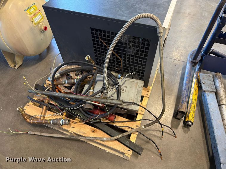 image for item FU4821 Ingersoll Rand UP6-25-200 air compressor