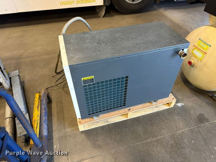 image for item FU4821 Ingersoll Rand UP6-25-200 air compressor