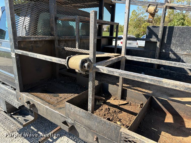 image for item FU4823 2021 Ford F650 Super Duty Crew Cab flatbed truck