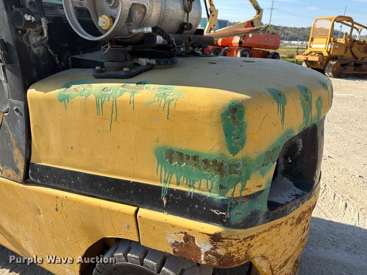 image for item FU4831 2012 Yale GLP100VXNGGE103 forklift