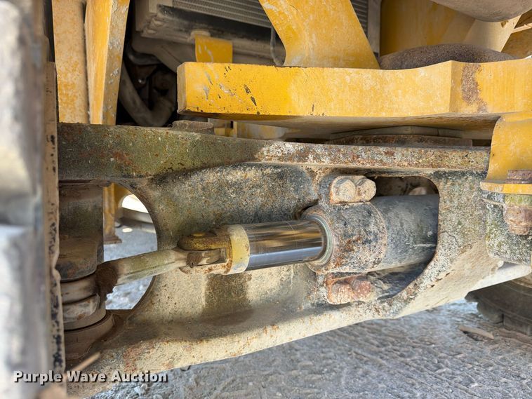 image for item FU4831 2012 Yale GLP100VXNGGE103 forklift
