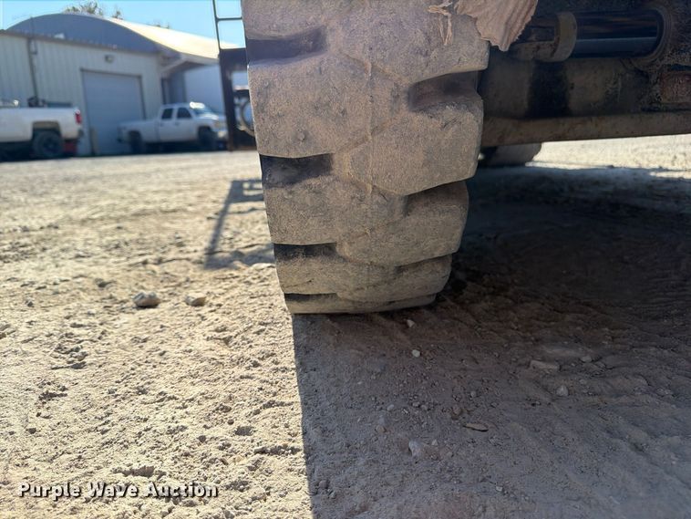 image for item FU4831 2012 Yale GLP100VXNGGE103 forklift