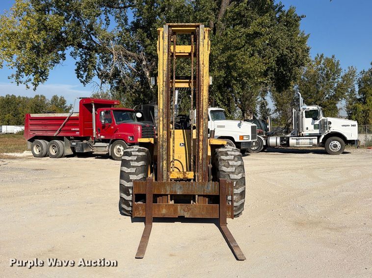 image for item FU4832 1999 John Deere 488E forklift