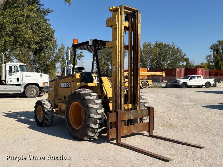 image for item FU4832 1999 John Deere 488E forklift