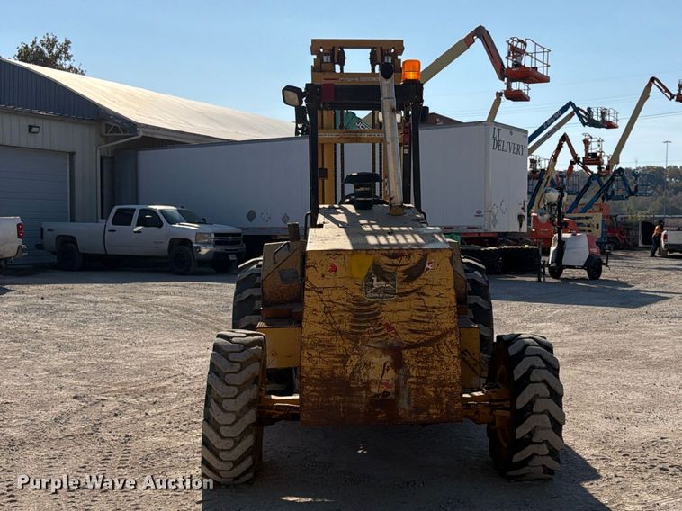 image for item FU4832 1999 John Deere 488E forklift