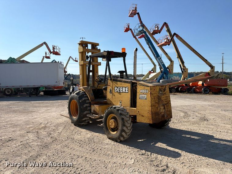 image for item FU4832 1999 John Deere 488E forklift