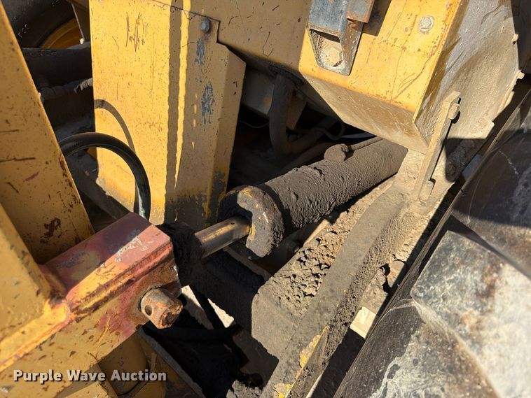image for item FU4832 1999 John Deere 488E forklift