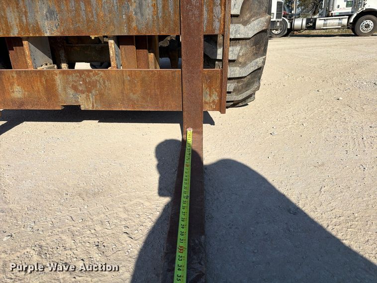 image for item FU4832 1999 John Deere 488E forklift