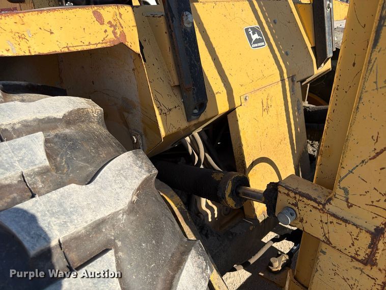 image for item FU4832 1999 John Deere 488E forklift