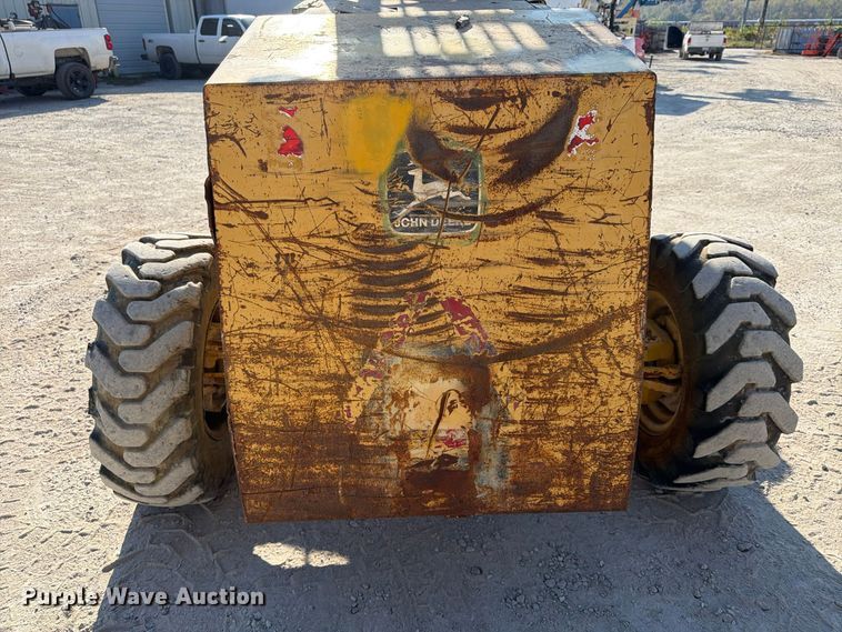 image for item FU4832 1999 John Deere 488E forklift