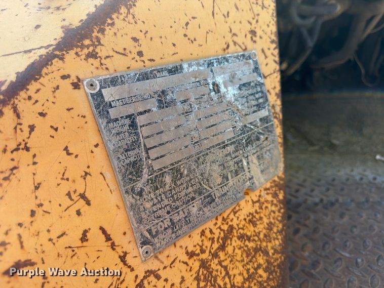 image for item FU4832 1999 John Deere 488E forklift