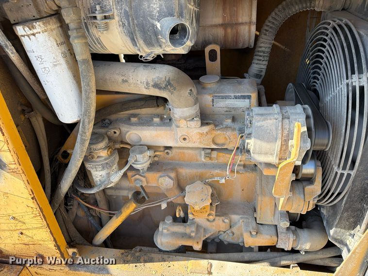 image for item FU4832 1999 John Deere 488E forklift