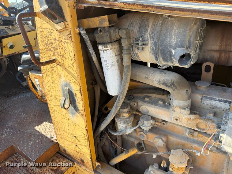 image for item FU4832 1999 John Deere 488E forklift