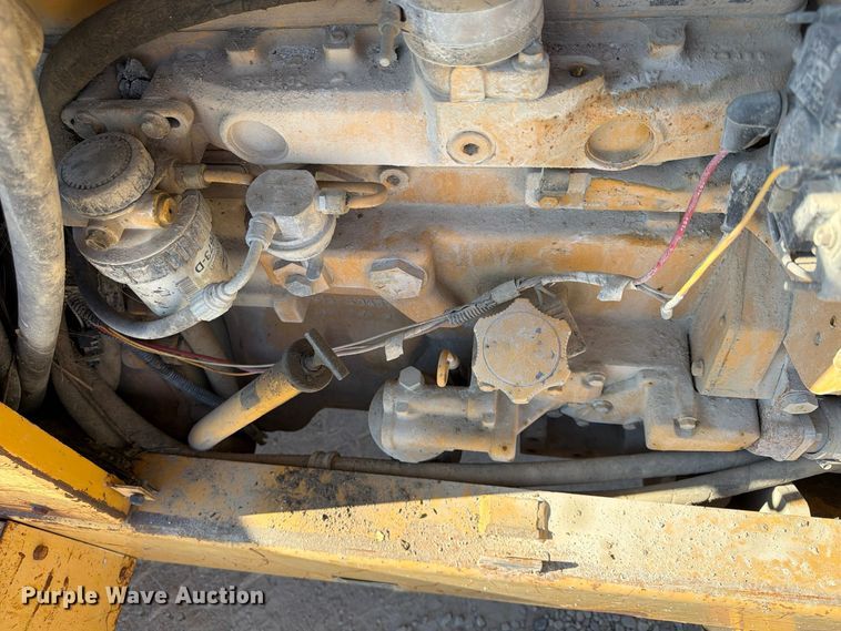 image for item FU4832 1999 John Deere 488E forklift