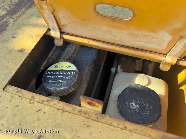 image for item FU4832 1999 John Deere 488E forklift