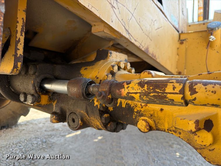 image for item FU4832 1999 John Deere 488E forklift