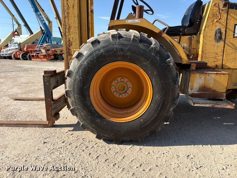 image for item FU4832 1999 John Deere 488E forklift