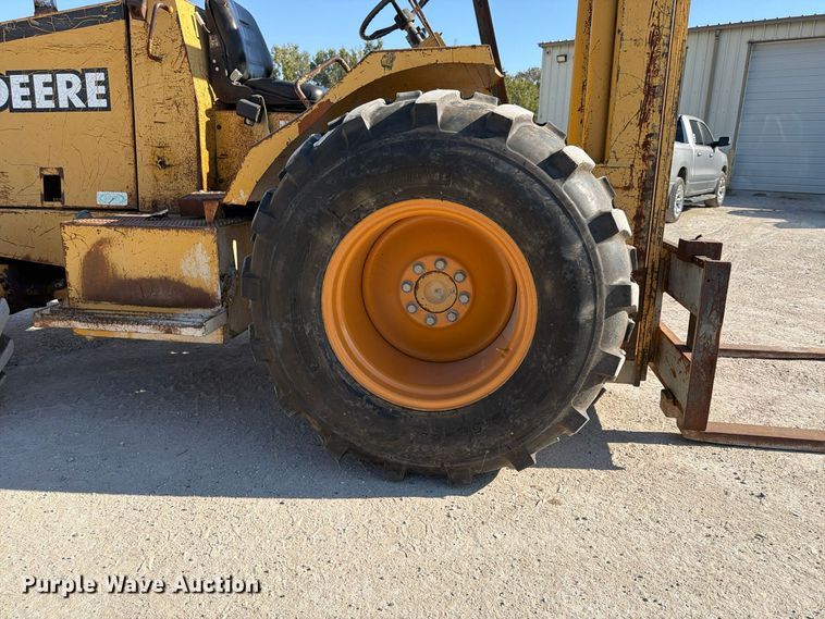 image for item FU4832 1999 John Deere 488E forklift