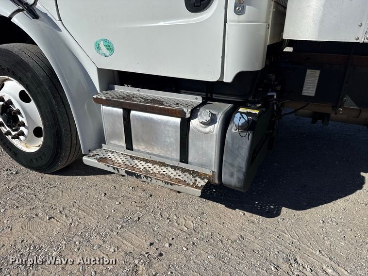 image for item FV2000 2016 Freightliner Business Class M2 box truck