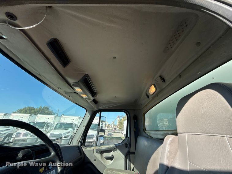 image for item FV2000 2016 Freightliner Business Class M2 box truck