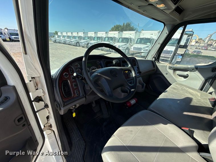 image for item FV2000 2016 Freightliner Business Class M2 box truck
