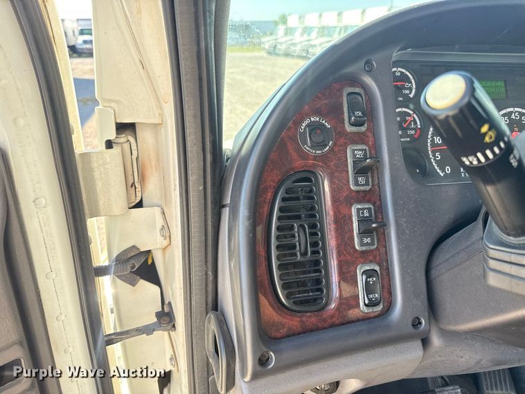 image for item FV2000 2016 Freightliner Business Class M2 box truck