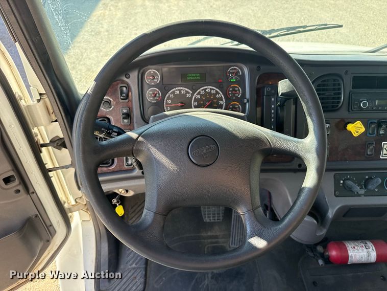 image for item FV2000 2016 Freightliner Business Class M2 box truck