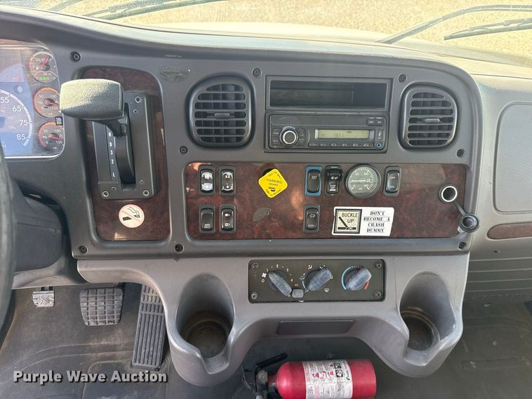 image for item FV2000 2016 Freightliner Business Class M2 box truck