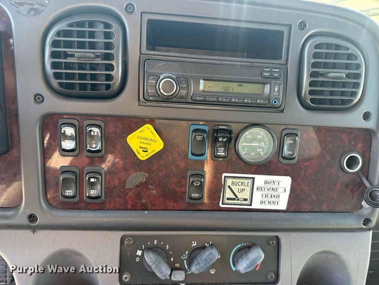 image for item FV2000 2016 Freightliner Business Class M2 box truck