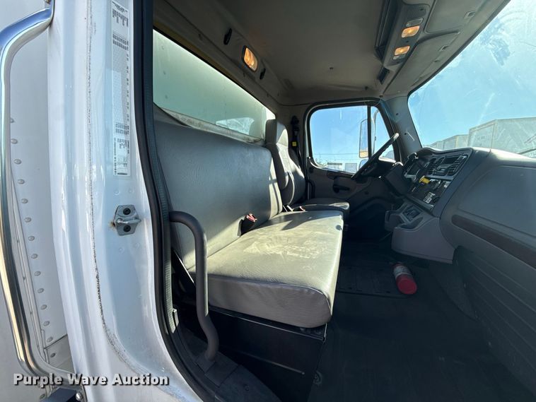 image for item FV2000 2016 Freightliner Business Class M2 box truck