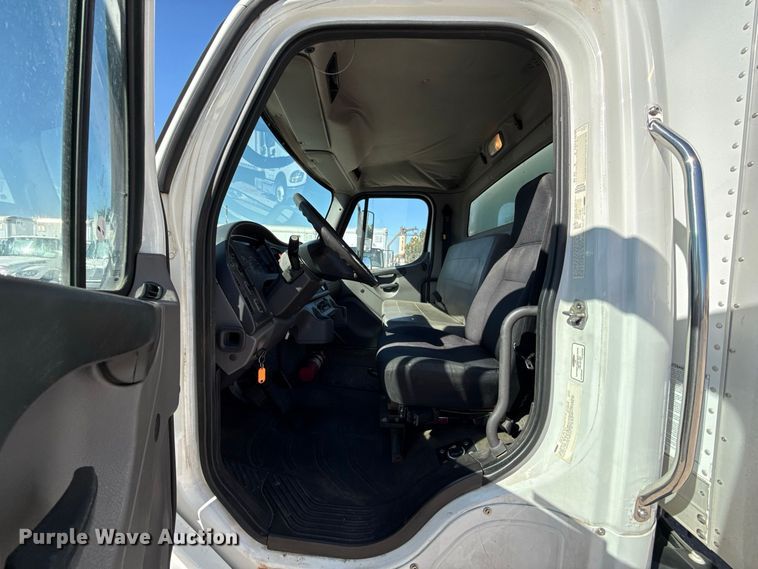 image for item FV2001 2014 Freightliner M2106 box truck