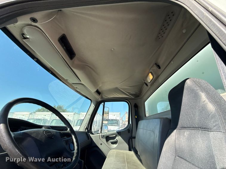 image for item FV2001 2014 Freightliner M2106 box truck
