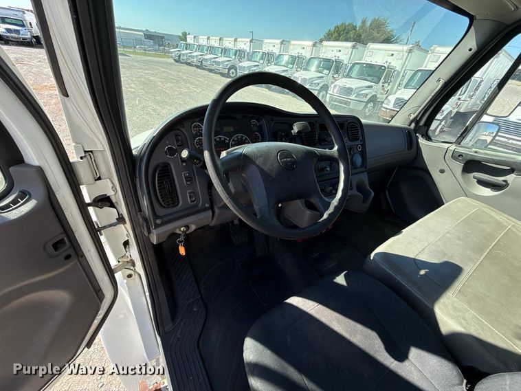 image for item FV2001 2014 Freightliner M2106 box truck