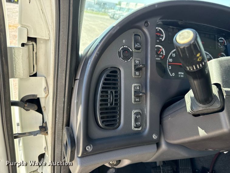 image for item FV2001 2014 Freightliner M2106 box truck