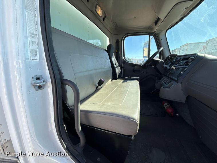 image for item FV2001 2014 Freightliner M2106 box truck