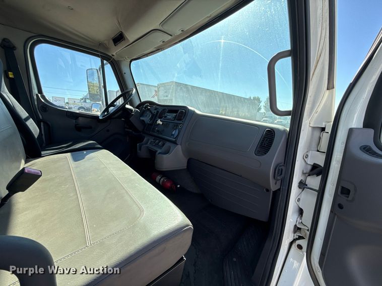 image for item FV2001 2014 Freightliner M2106 box truck