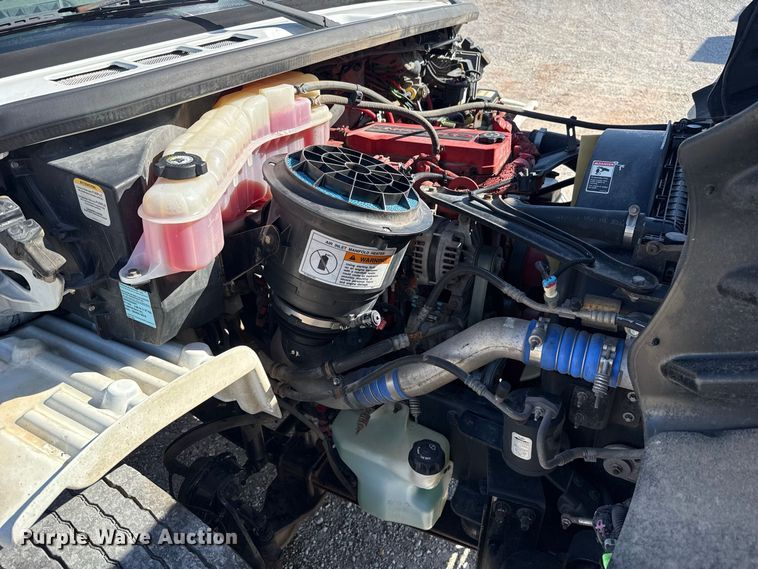 image for item FV2001 2014 Freightliner M2106 box truck