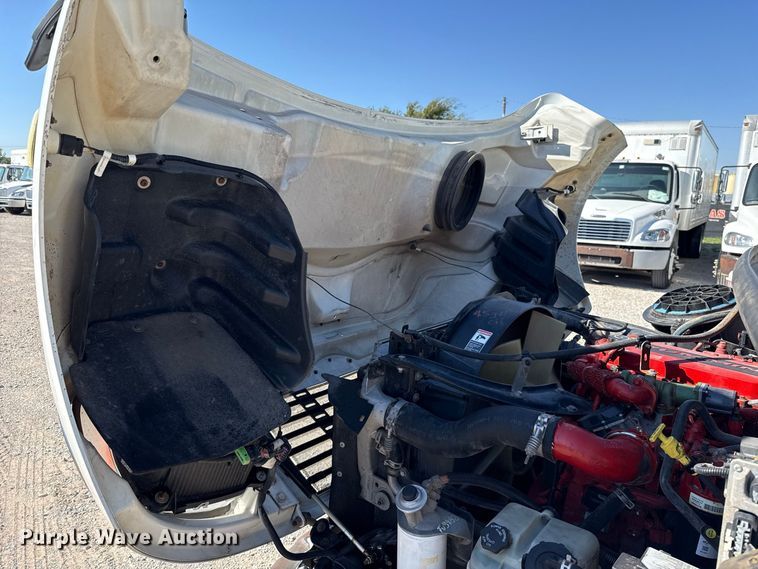 image for item FV2001 2014 Freightliner M2106 box truck