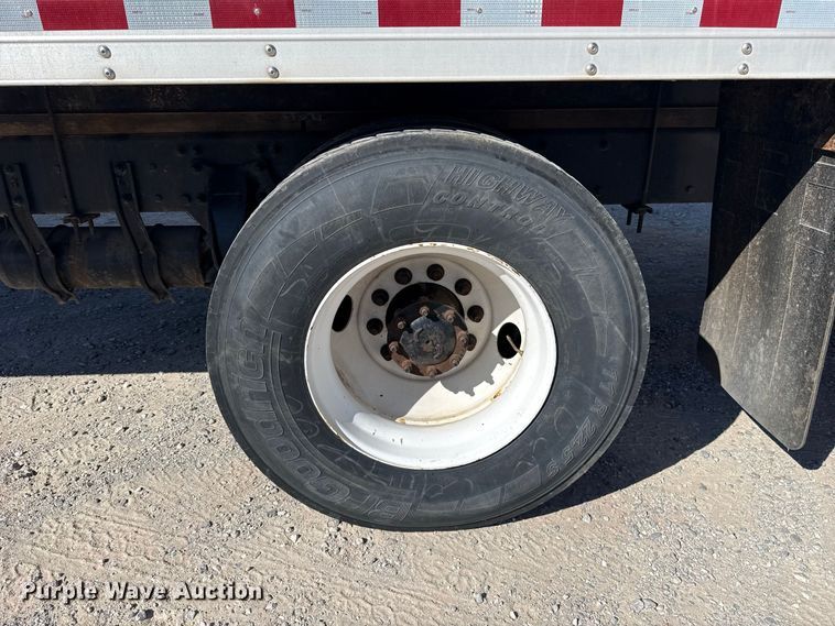 image for item FV2001 2014 Freightliner M2106 box truck