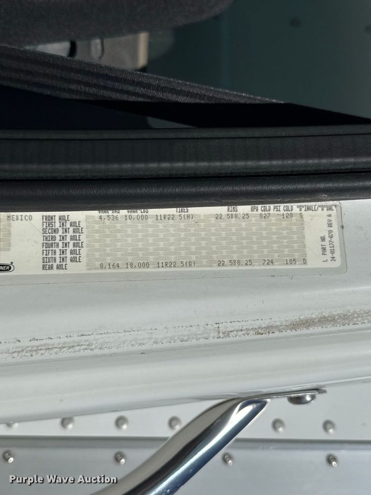 image for item FV2001 2014 Freightliner M2106 box truck