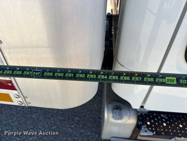 image for item FV2002 2015 Freightliner Business Class M2 box truck