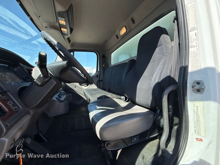 image for item FV2002 2015 Freightliner Business Class M2 box truck